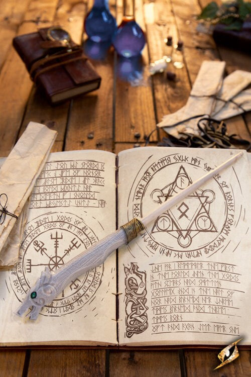 Epic Armoury: Fafnir Wand - White