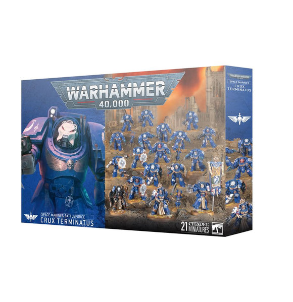 Warhammer 40,000 game box with space marine figurines on a white background